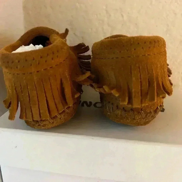 Minnetonka Moccasins Infant Riley Booties - Picture 2 of 6